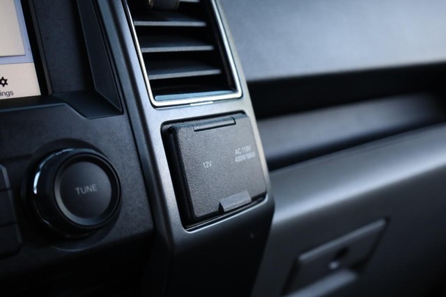 Ford F-150 Vehicle Full-screen Gallery Image 15