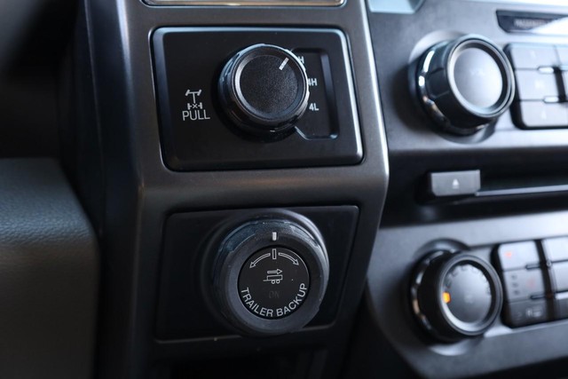 Ford F-150 Vehicle Full-screen Gallery Image 16