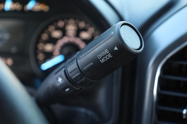 Ford F-150 Vehicle Full-screen Gallery Image 18