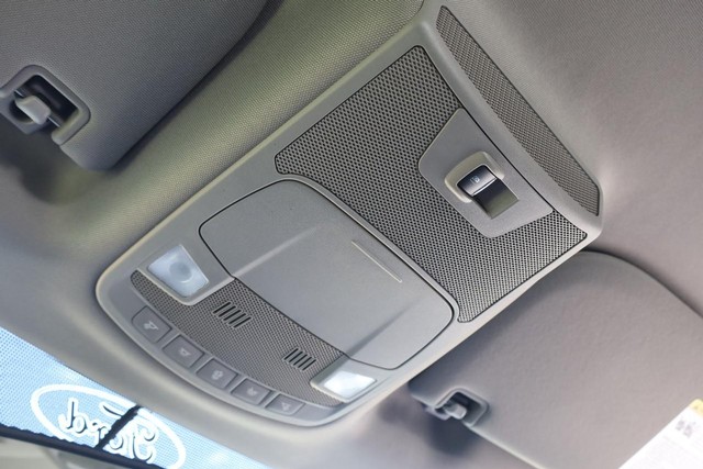 Ford F-150 Vehicle Full-screen Gallery Image 19