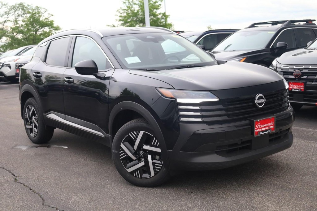 Nissan Kicks Vehicle Image 02