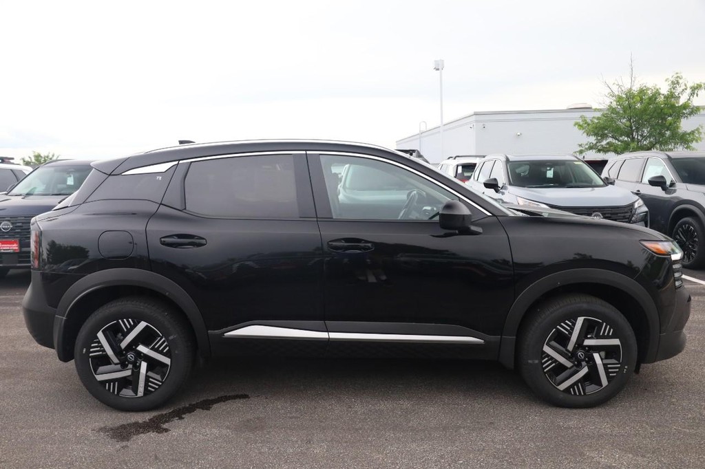 Nissan Kicks Vehicle Image 05