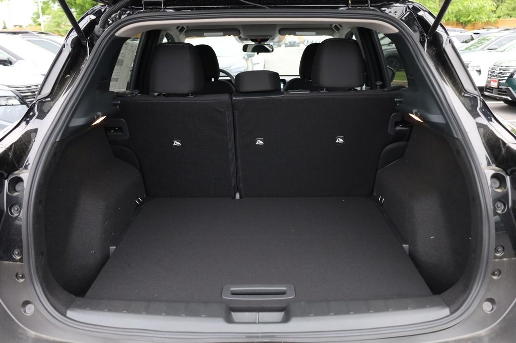 Nissan Kicks Vehicle Image 07