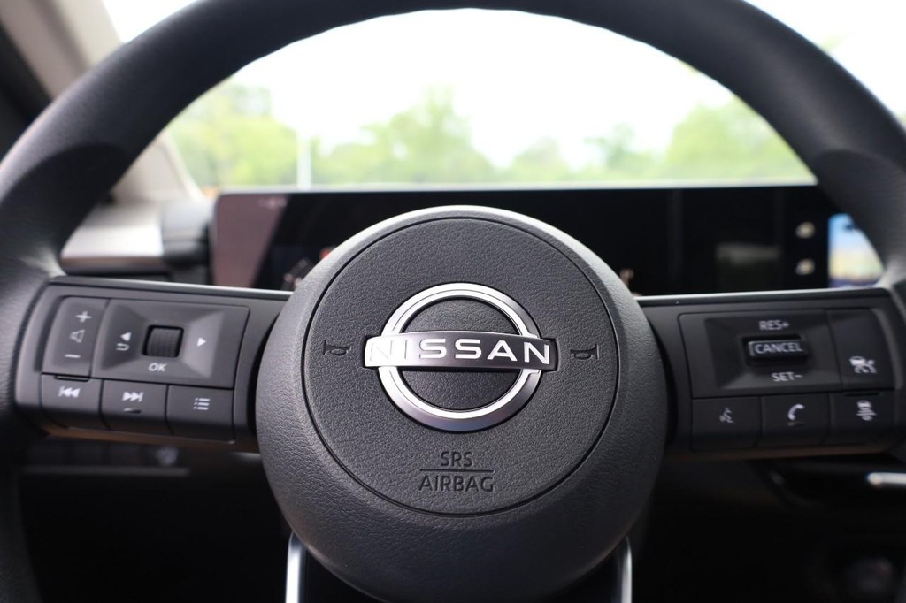 Nissan Kicks Vehicle Image 09