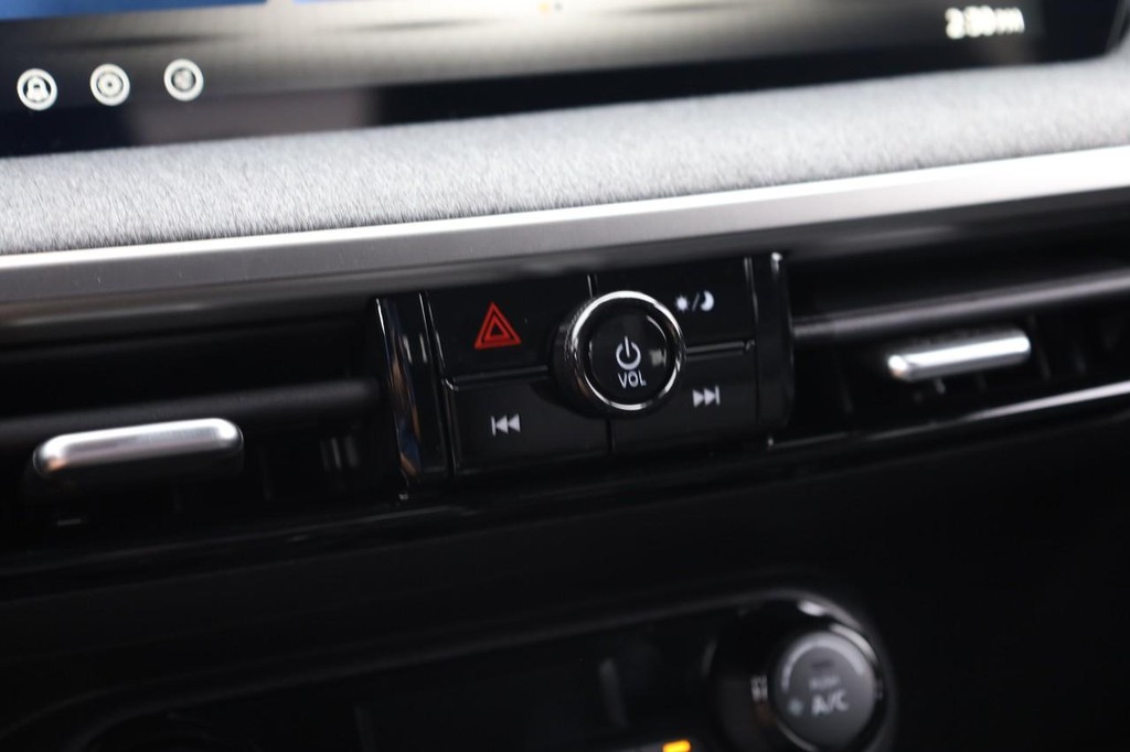 Nissan Kicks Vehicle Image 13