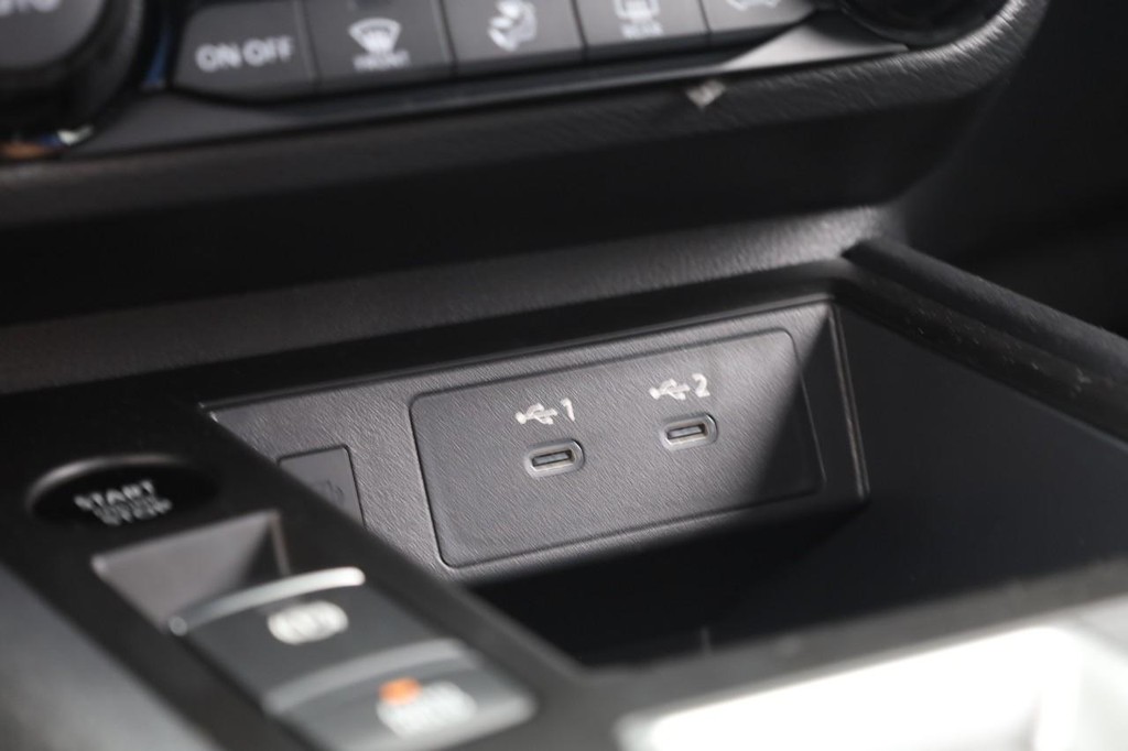 Nissan Kicks Vehicle Image 15