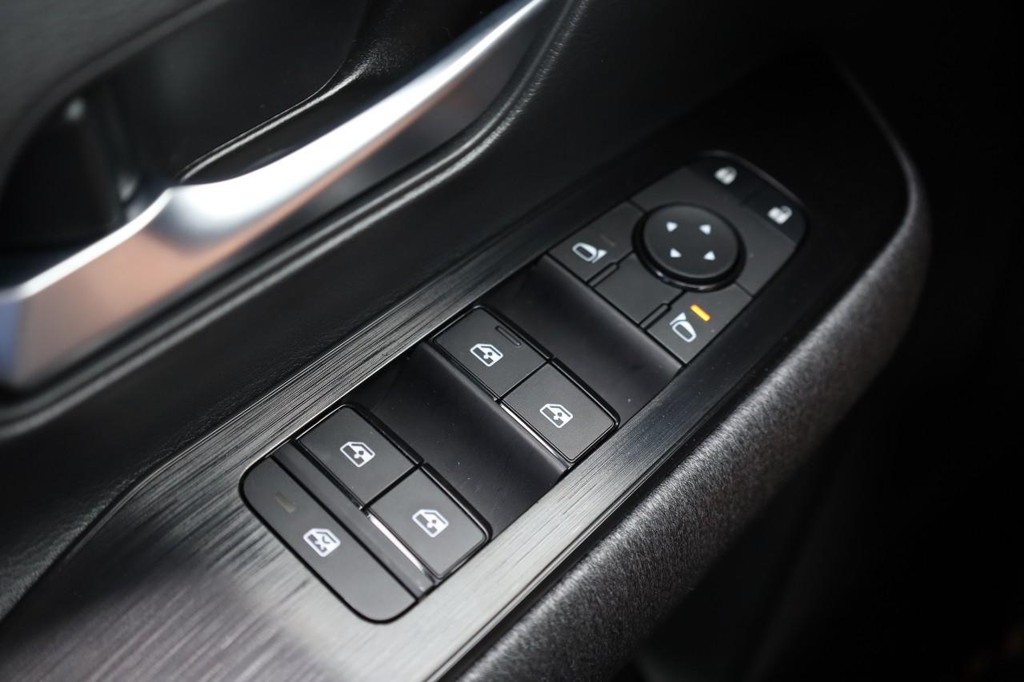 Nissan Kicks Vehicle Image 18