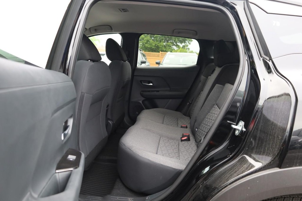 Nissan Kicks Vehicle Image 20