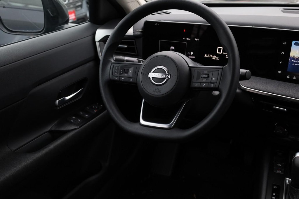 Nissan Kicks Vehicle Image 22