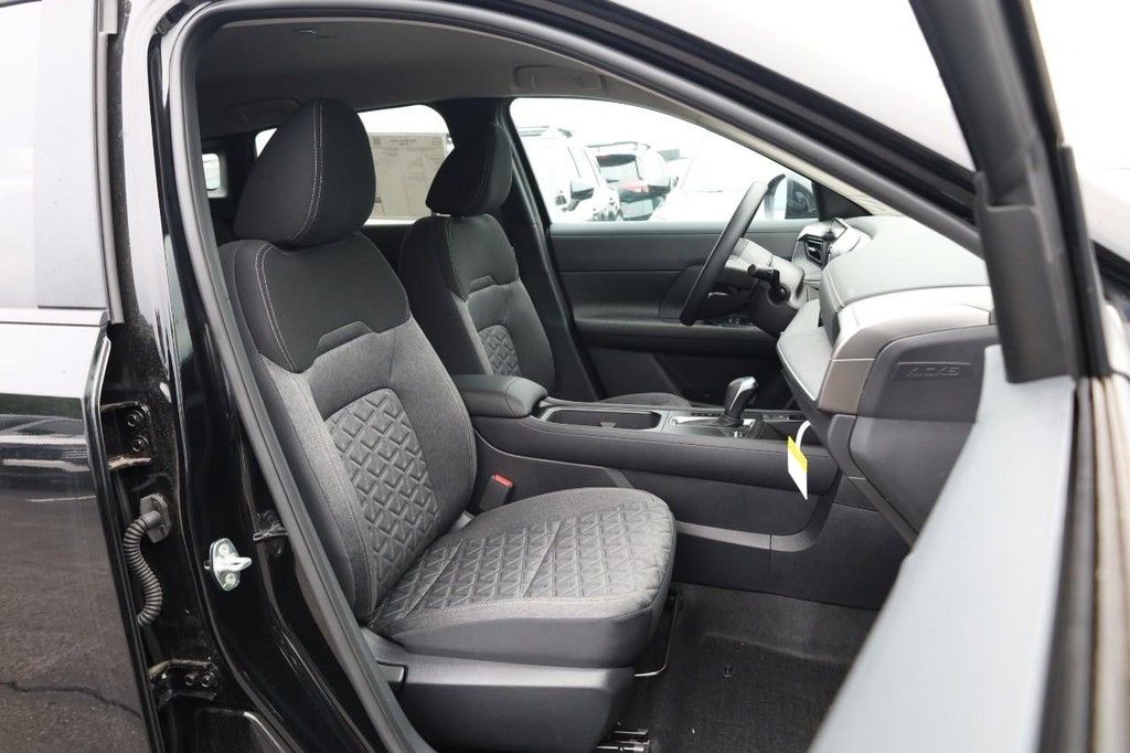 Nissan Kicks Vehicle Image 23