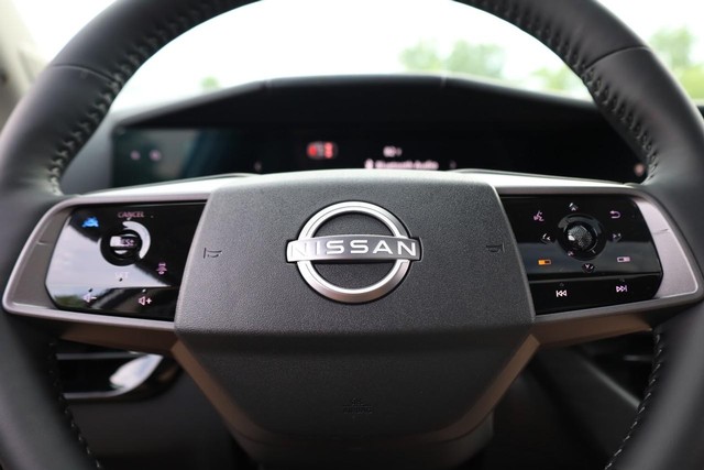 Nissan Murano Vehicle Image 11