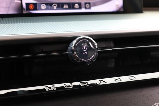 Nissan Murano Vehicle Image 16