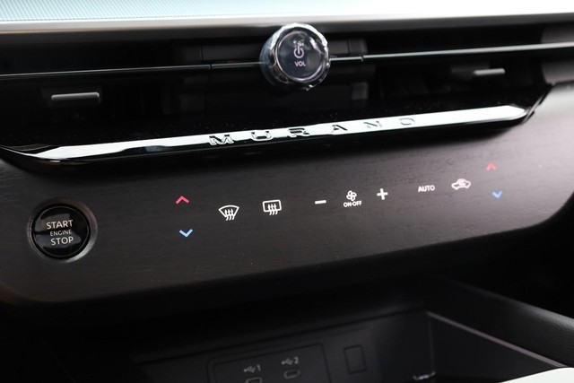 Nissan Murano Vehicle Image 17