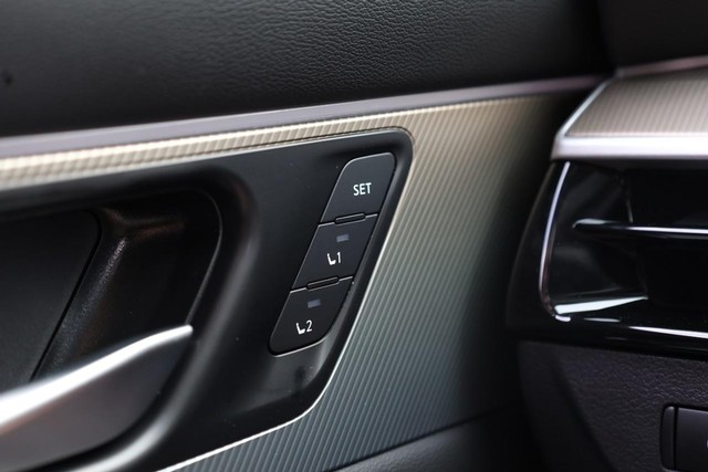 Nissan Murano Vehicle Image 22