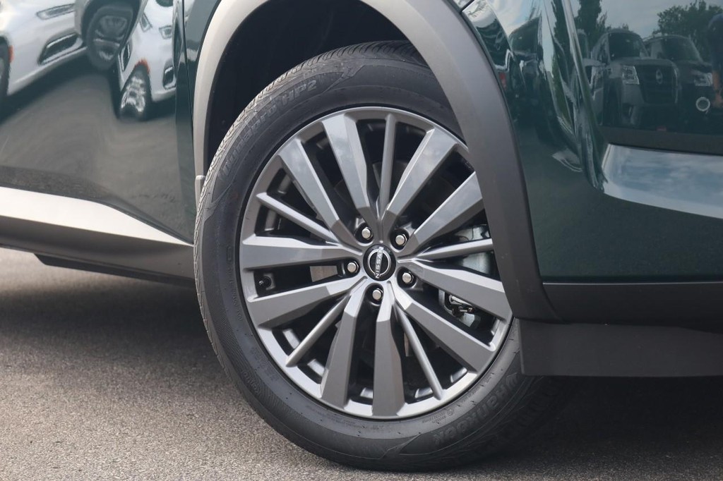 Nissan Pathfinder Vehicle Image 03