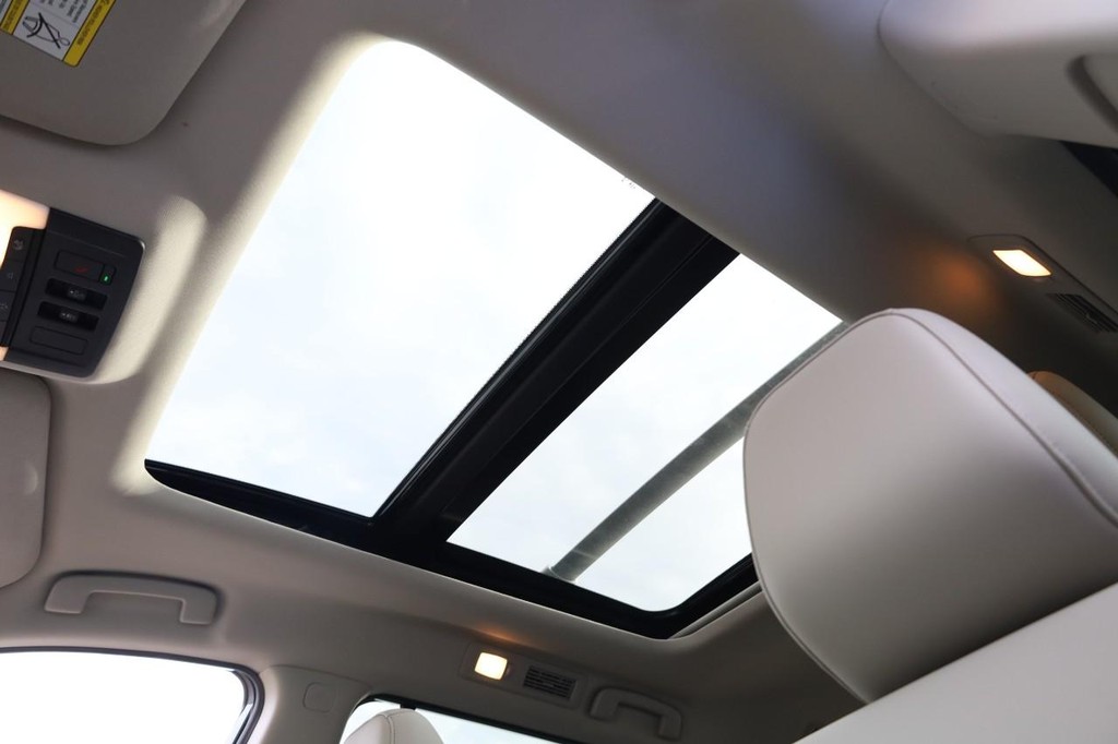 Nissan Pathfinder Vehicle Image 11