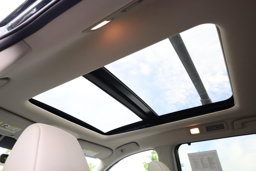 Nissan Pathfinder Vehicle Image 12