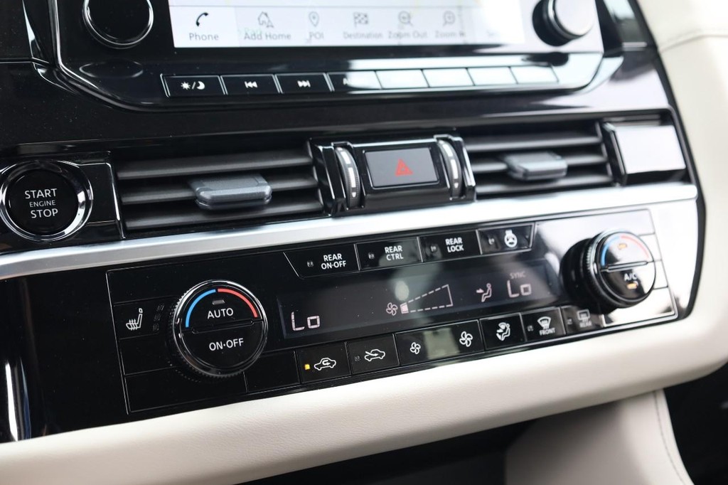 Nissan Pathfinder Vehicle Image 18