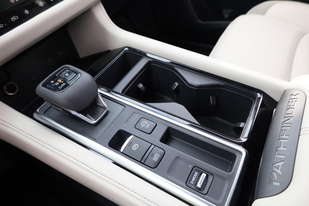 Nissan Pathfinder Vehicle Image 20