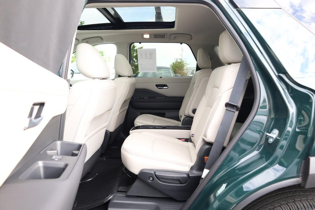 Nissan Pathfinder Vehicle Image 25