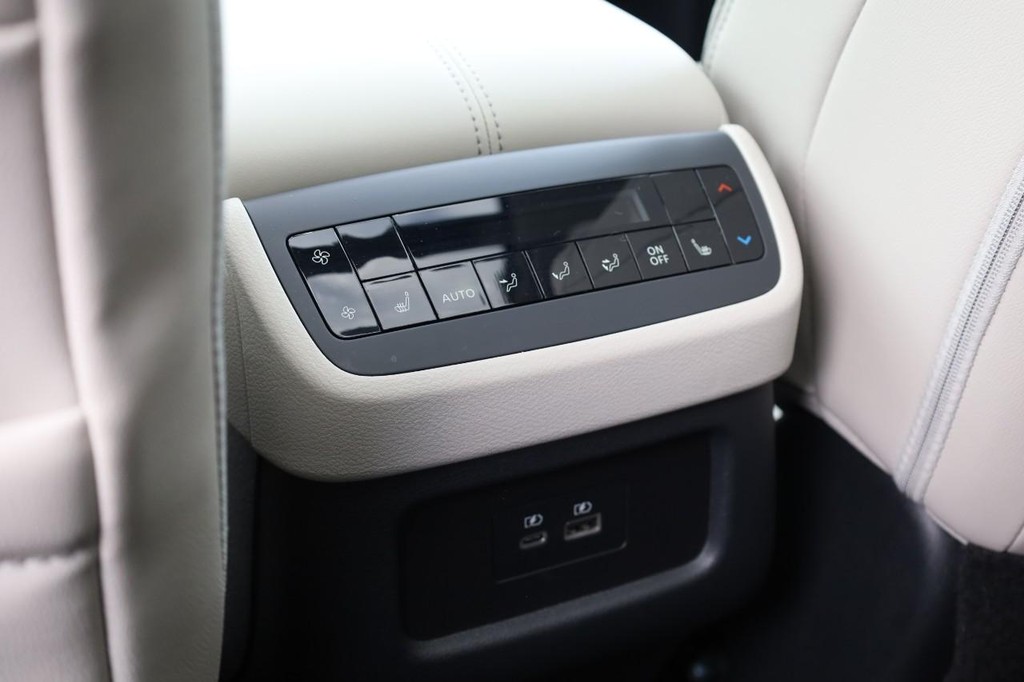 Nissan Pathfinder Vehicle Image 27