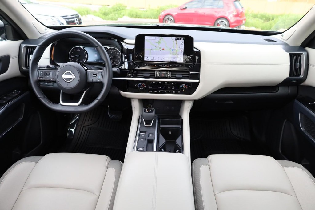 Nissan Pathfinder Vehicle Image 28
