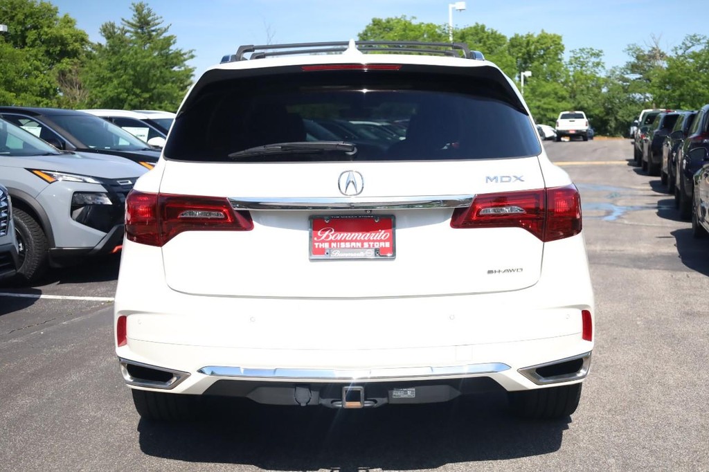 Acura MDX Vehicle Full-screen Gallery Image 06
