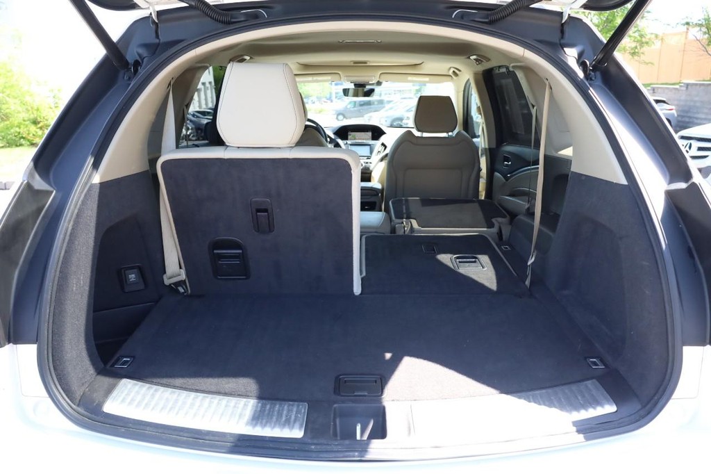 Acura MDX Vehicle Full-screen Gallery Image 08
