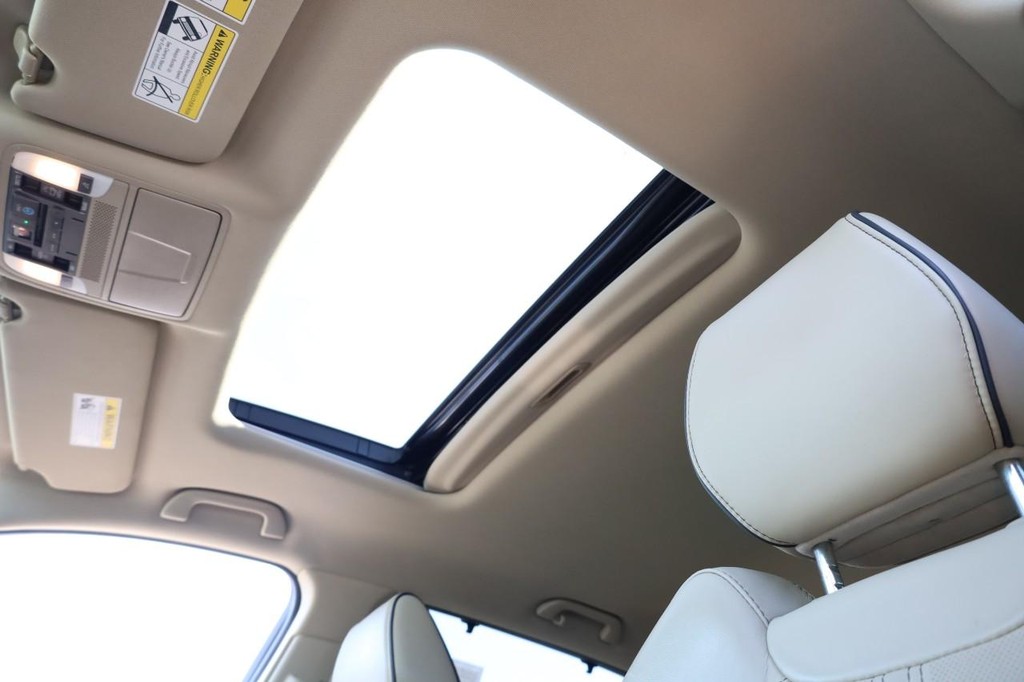Acura MDX Vehicle Full-screen Gallery Image 11