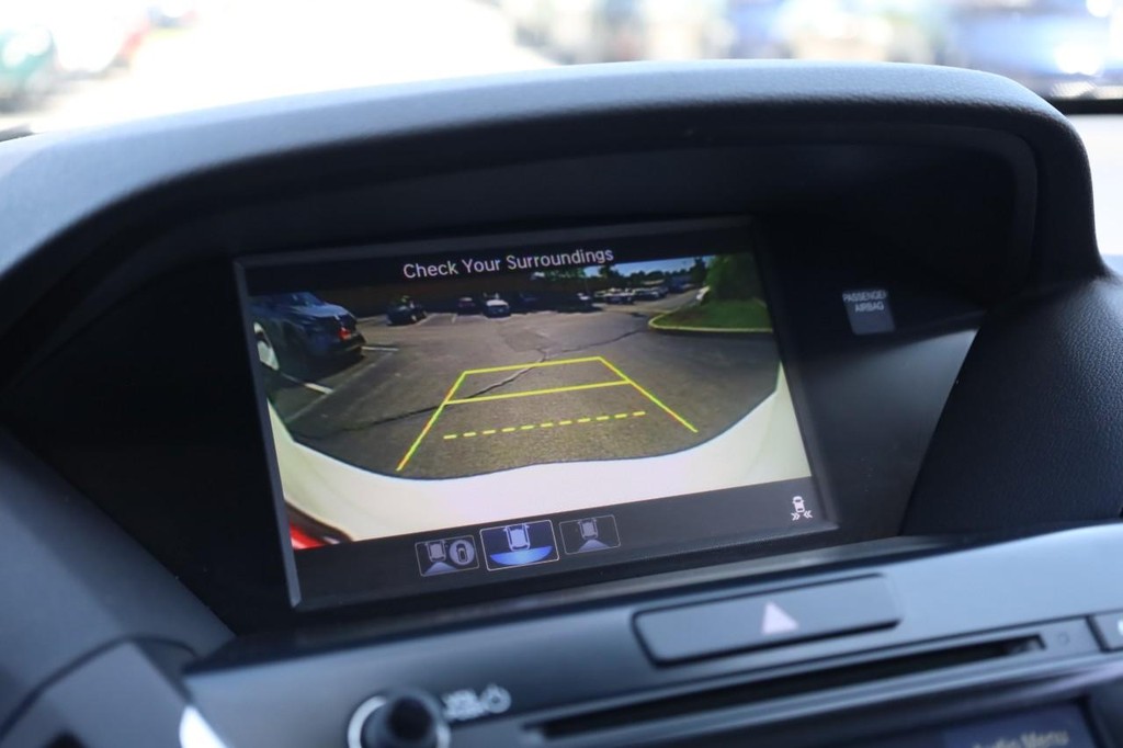 Acura MDX Vehicle Full-screen Gallery Image 16