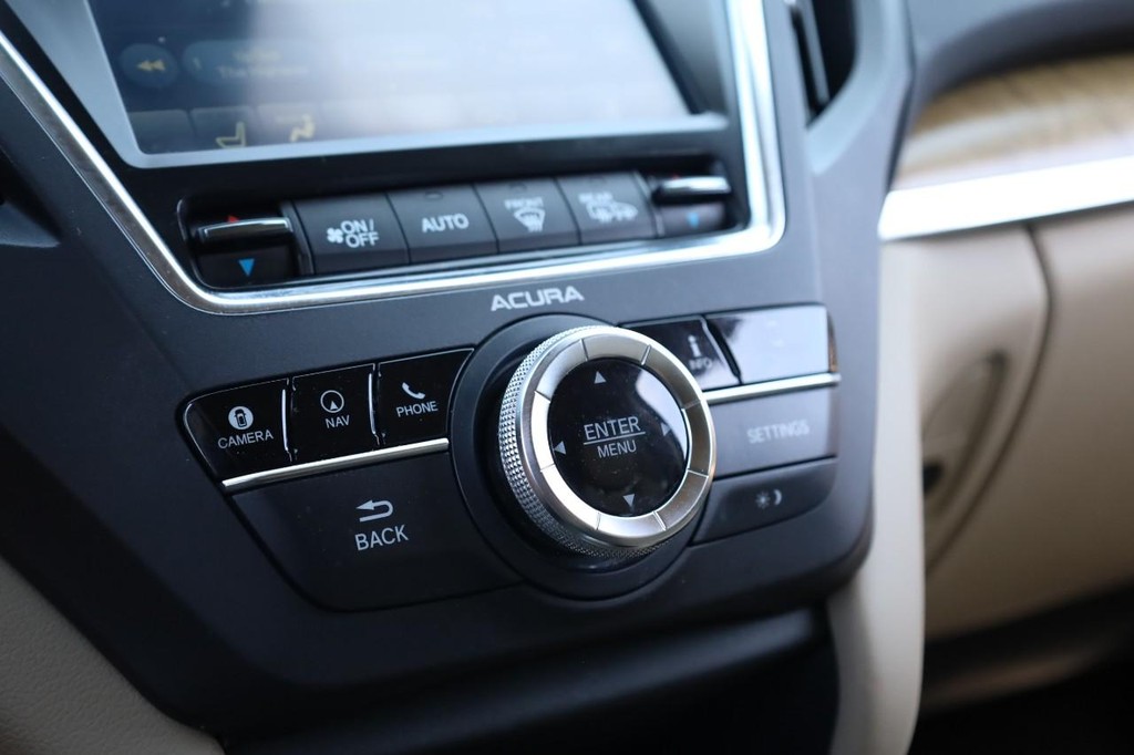Acura MDX Vehicle Full-screen Gallery Image 18