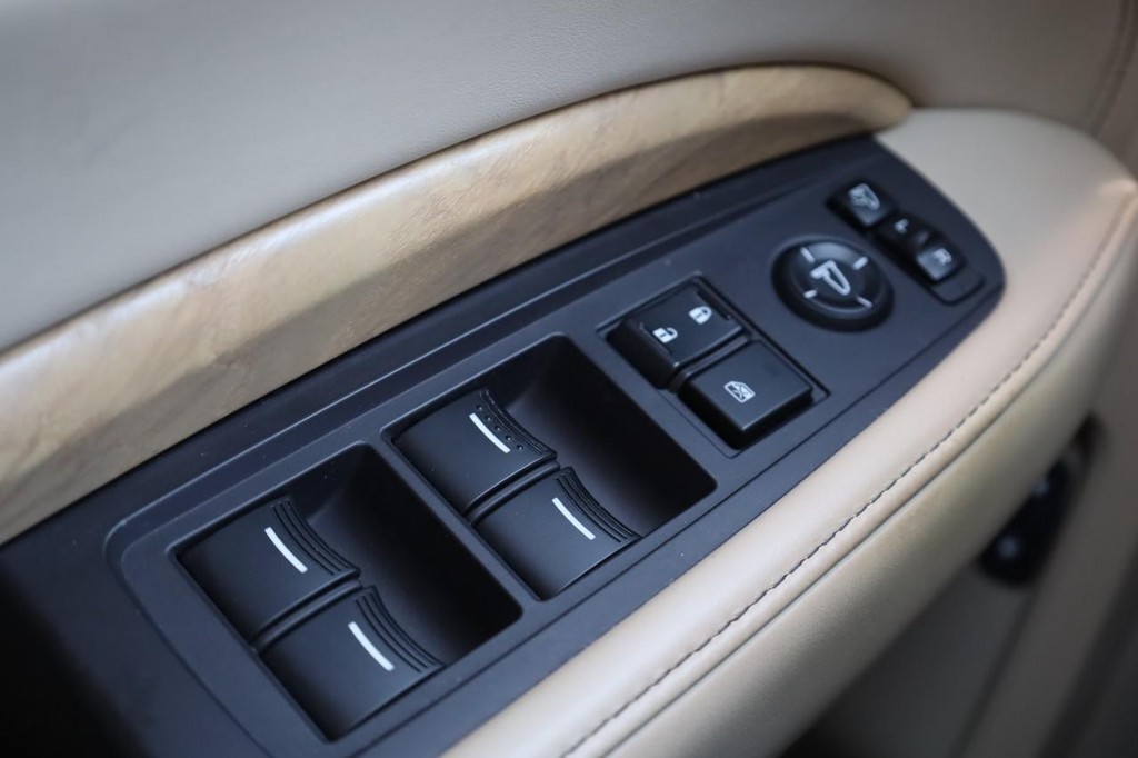 Acura MDX Vehicle Full-screen Gallery Image 21