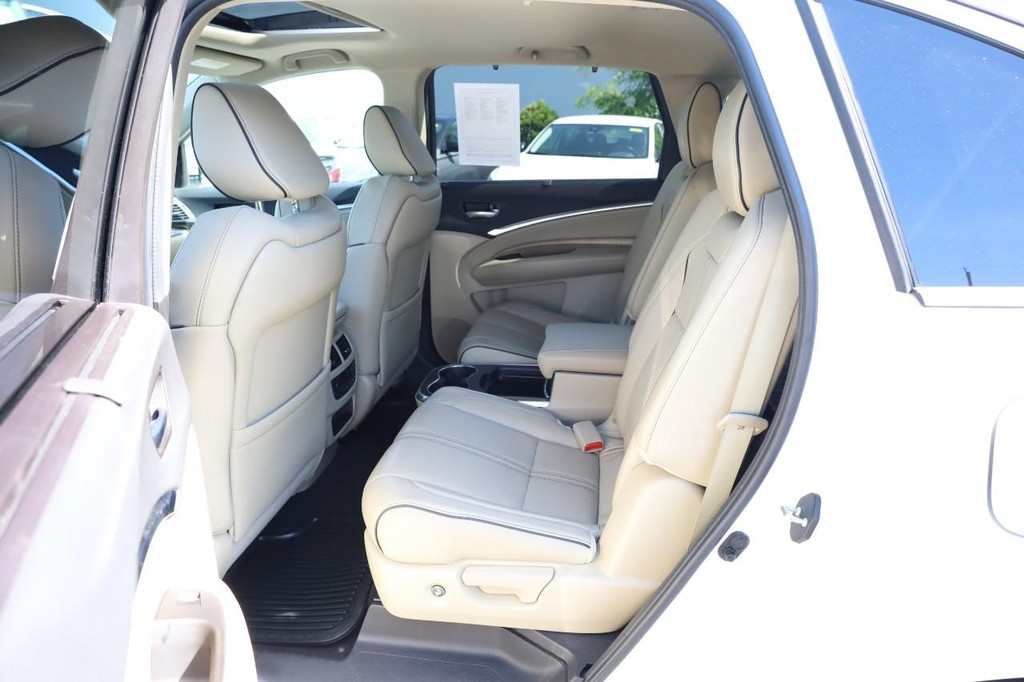 Acura MDX Vehicle Full-screen Gallery Image 24