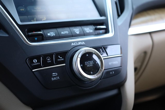 Acura MDX Vehicle Image 18