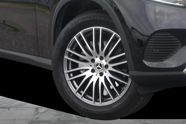 Mercedes-Benz GLC Vehicle Full-screen Gallery Image 3