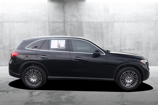 Mercedes-Benz GLC Vehicle Full-screen Gallery Image 5