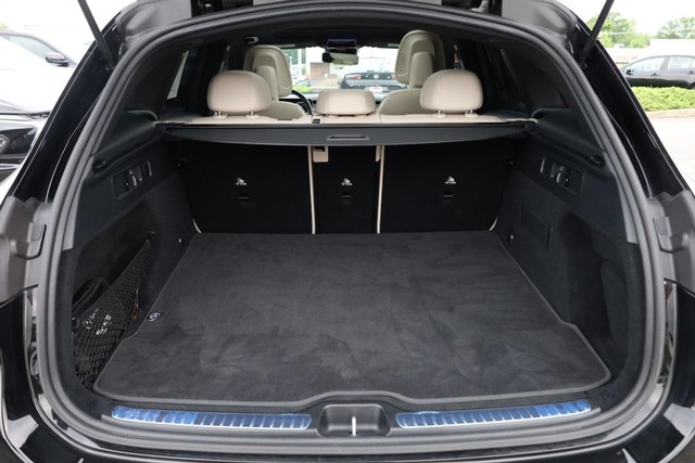 Mercedes-Benz GLC Vehicle Full-screen Gallery Image 7