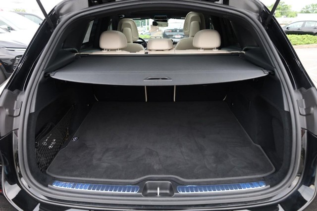 Mercedes-Benz GLC Vehicle Full-screen Gallery Image 8