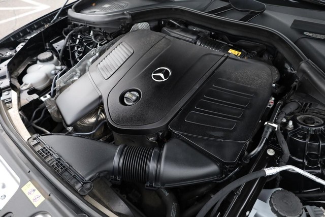 Mercedes-Benz GLC Vehicle Full-screen Gallery Image 28