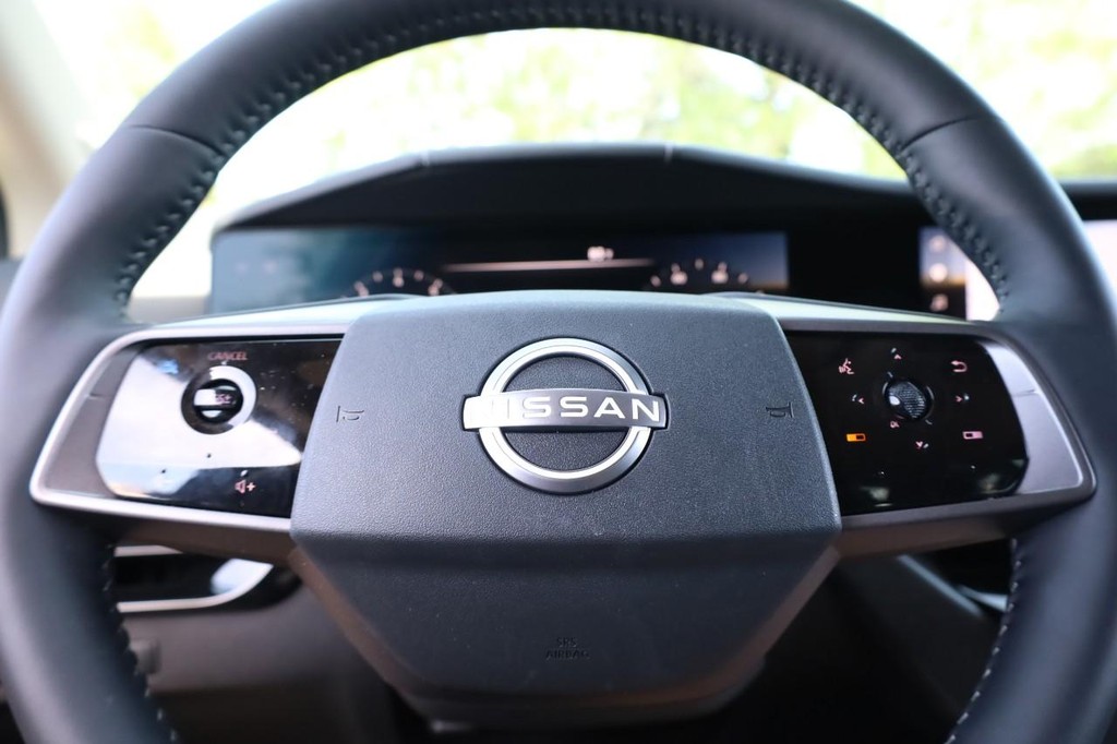 Nissan Murano Vehicle Image 11