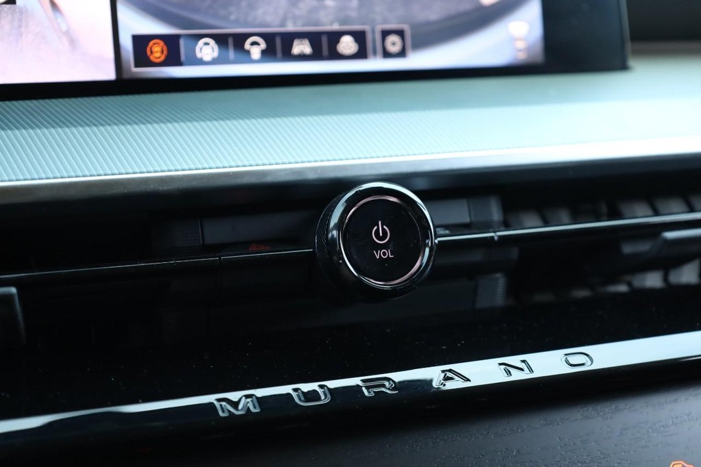 Nissan Murano Vehicle Image 16