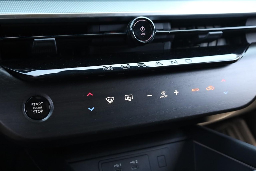 Nissan Murano Vehicle Image 17