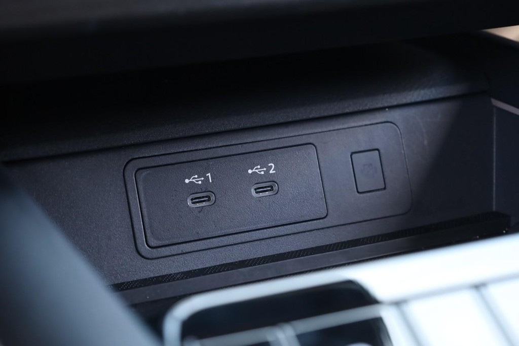 Nissan Murano Vehicle Image 18
