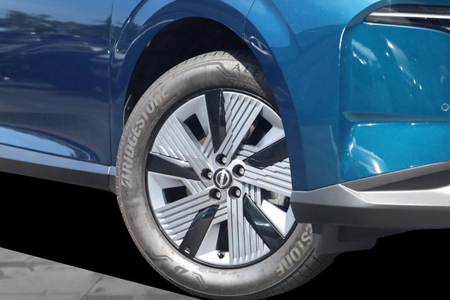Nissan Murano Vehicle Full-screen Gallery Image 3