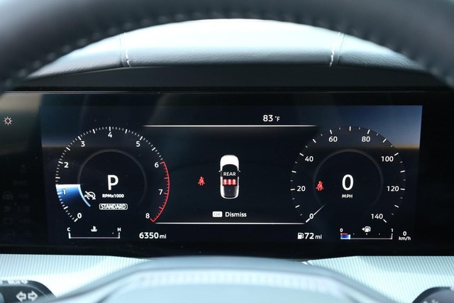 Nissan Murano Vehicle Full-screen Gallery Image 12