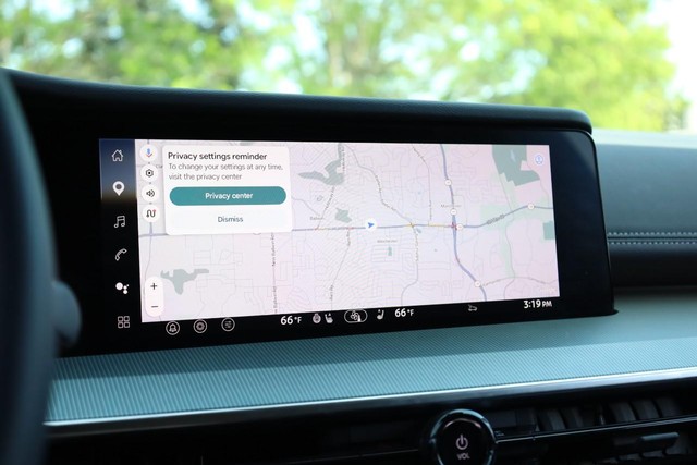 Nissan Murano Vehicle Full-screen Gallery Image 14