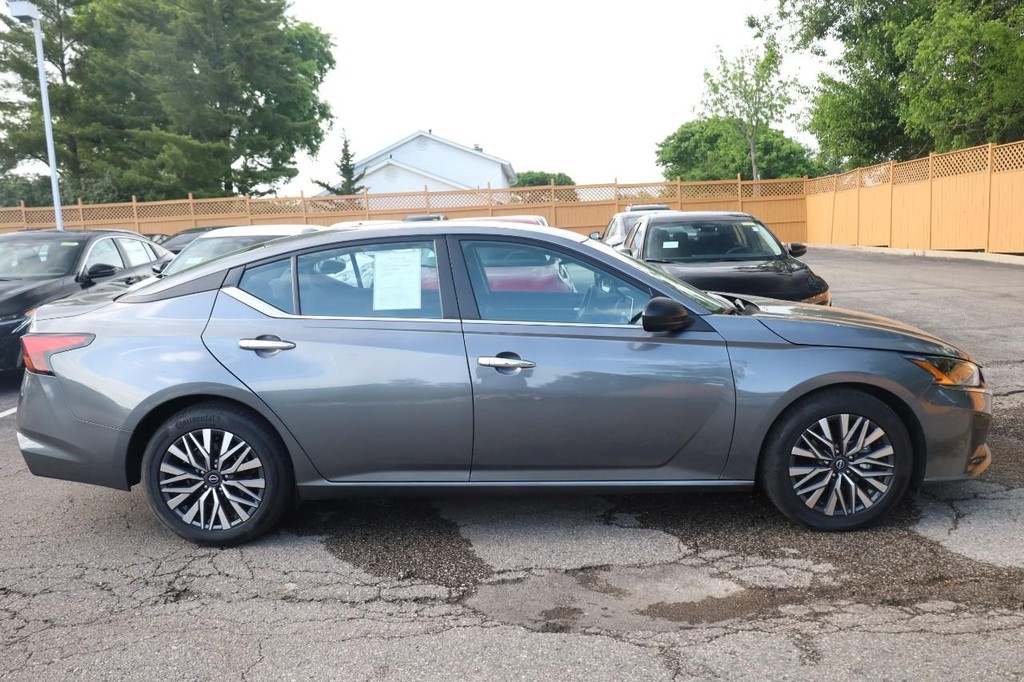 Nissan Altima Vehicle Image 05
