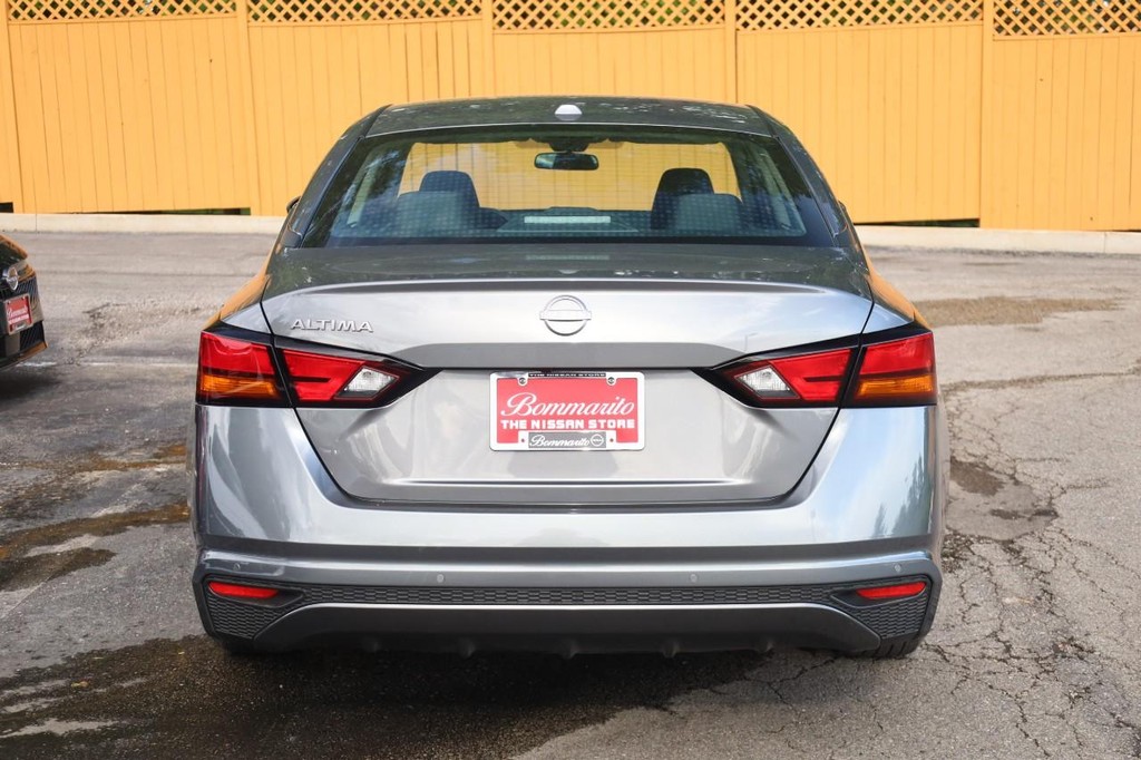 Nissan Altima Vehicle Image 06