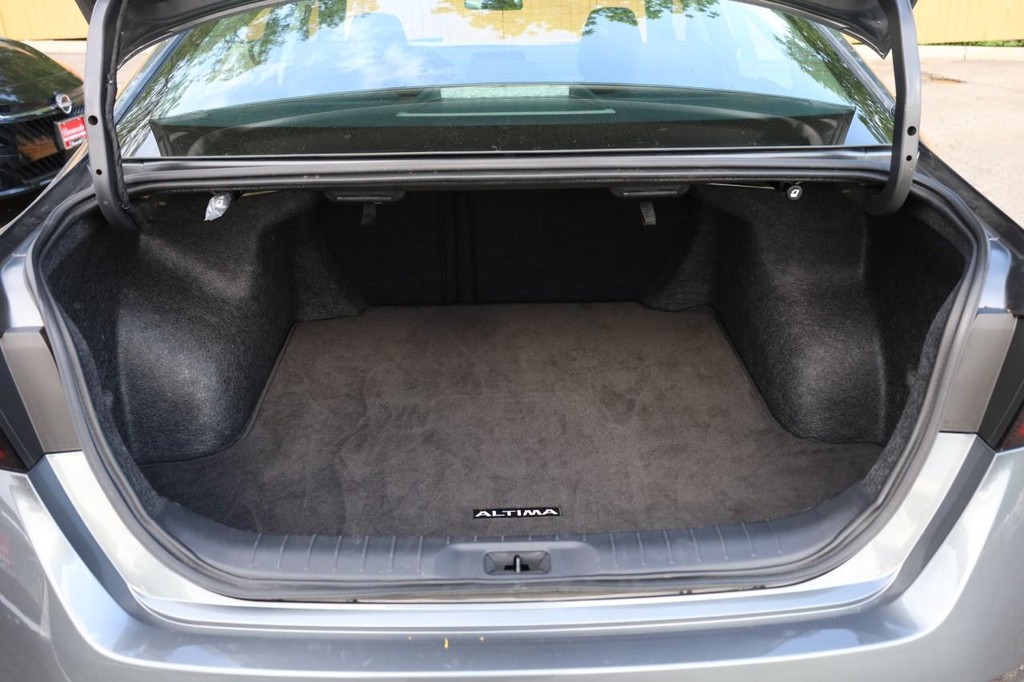 Nissan Altima Vehicle Image 07