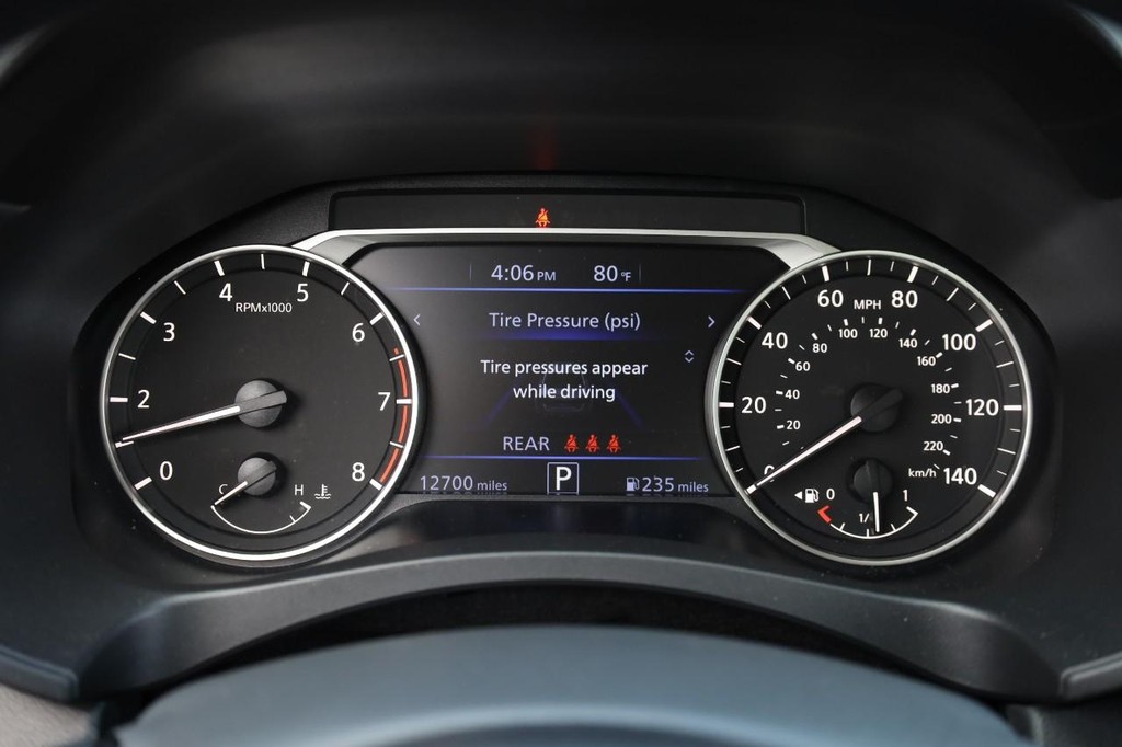 Nissan Altima Vehicle Image 10